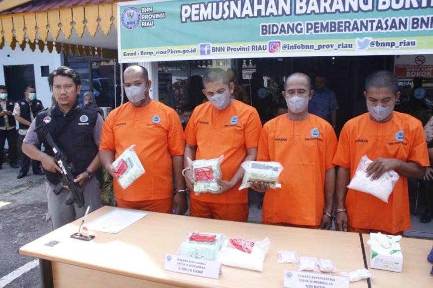 BNNP Riau Gagalkan Peredaran Sabu dan Ekstasi dari Jaringan Internasional