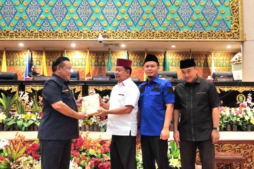 DPRD Riau Gelar Paripurna Penyerahan Pandangan Umum Fraksi