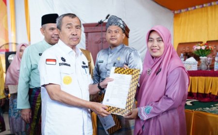 Gubri Syamsuar Serahkan SK PPPK 592 Guru Honorer di Siak