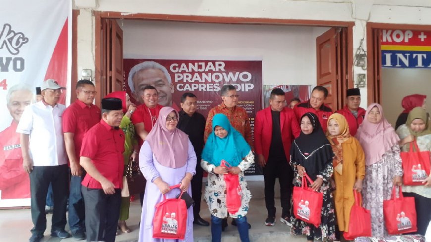 Resmikan Rumah Aspirasi Relawan Ganjar Pekanbaru, Hasto  Sapa Ibu-Ibu