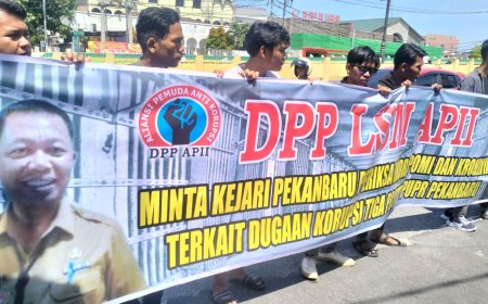Dugaan Korupsi Proyek tiga Jalan Minta Periksa Indra Pomi, LSM APII Demo Kejari Pekanbaru