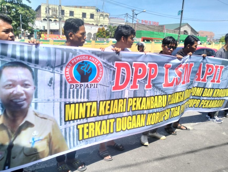 Dugaan Korupsi Proyek tiga Jalan Minta Periksa Indra Pomi, LSM APII Demo Kejari Pekanbaru