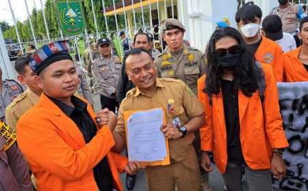 Demo Mahasiswa Desak Gubernur Riau Copot Sekdaprov SF Hariyanto