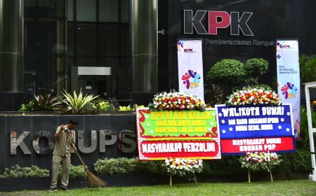 KPK RI Dikirimi Papan Bunga, Minta KPK Kroscek Pemko Dumai