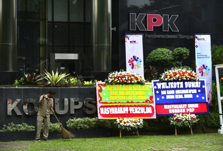 KPK RI Dikirimi Papan Bunga, Minta KPK Kroscek Pemko Dumai