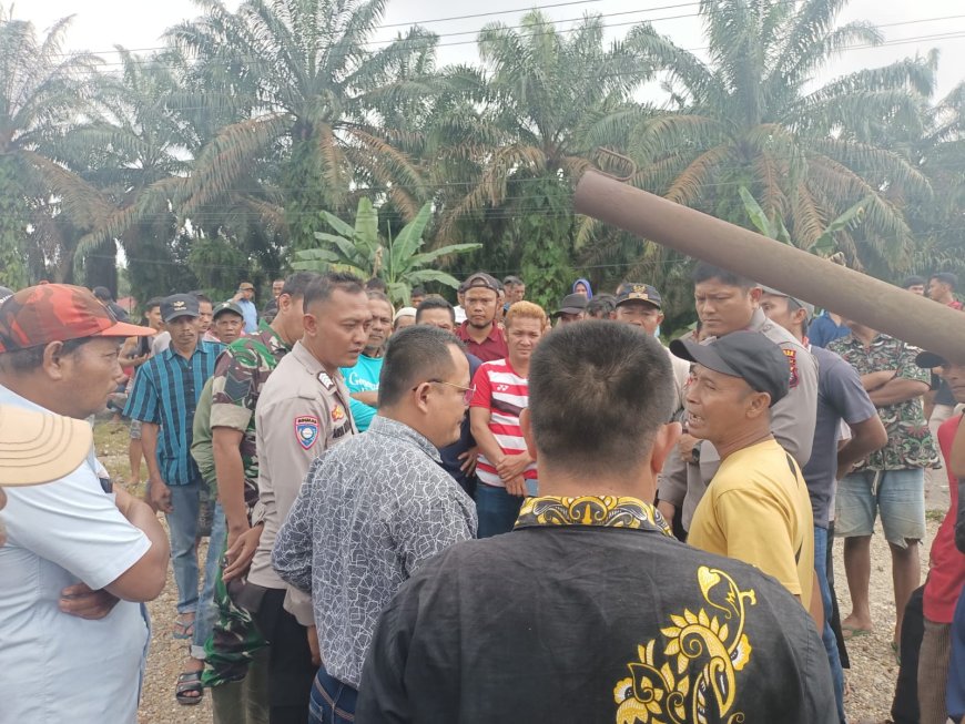 Warga Batulangkah Kampar Tolak Penutupan Jalan Oleh Perusahaan Perkebunan