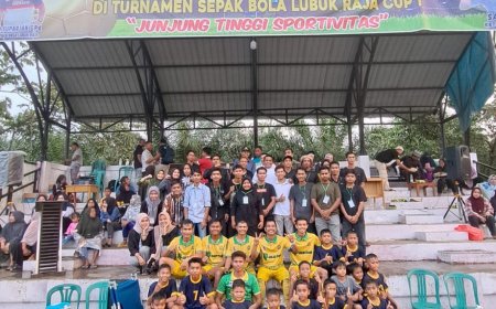 Tutup turnamen Sepak Bola Lubuk Raja Cup 1 Pelalawan, Bupati Zukri Sampaikan Amanah