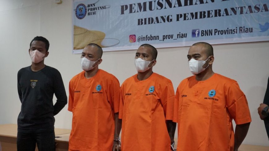 BNNP Riau Tangkap Tiga Orang Pengedar Narkoba, Salah Satunya Mantan Polisi