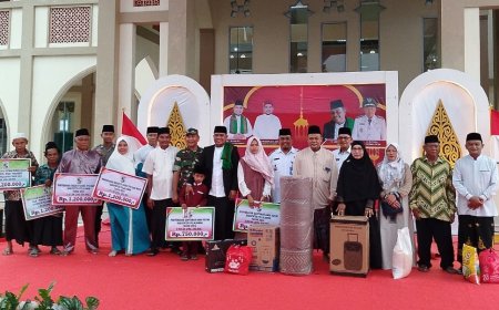 Safari Ramadhan di Ukui, Bupati Pelalawan Lakukan Khatam Qur’an