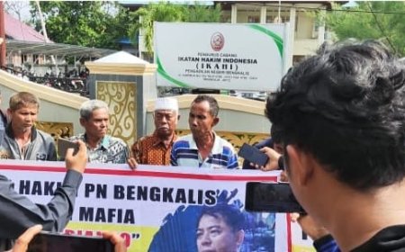 PN Bengkalis Gelar Sidang Kasus Penebangan Kayu Ilegal Bombeng, Masyarakat: Tuntutan Terlalu Ringan!