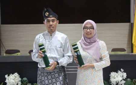 Rektor Unilak Prof Dr Junaidi Lantik Kaprodi dan Sekretaris Prodi Ilmu Hukum