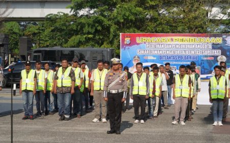 Dirlantas Latih 78 'Pak Ogah' Untuk Membantu Mengatur Lalu Lintas
