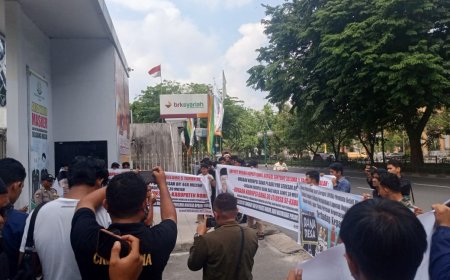 Unras di Kejati Riau, AMAK Tuntut Kejelasan Dugaan Korupsi Bupati Rohil