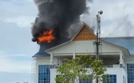 Kantor Dinas PUPR dan Perkim Pemkot Pekanbaru Terbakar