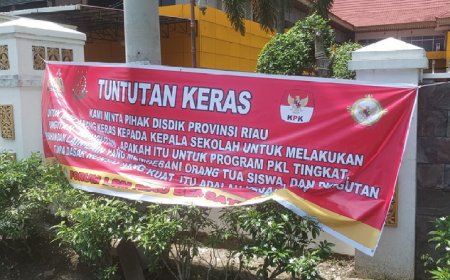 Sampaikan Sejumlah Isu, Ribuan Massa LSM Riau Bersatu Gelar Aksi di Kantor Gubernur dan Dinas Pendidikan Riau