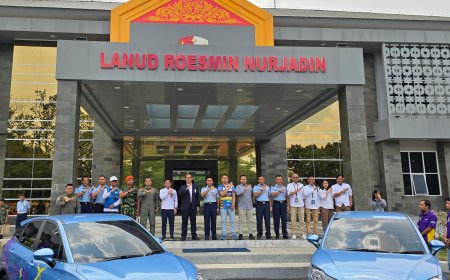 Pertama di Sumatera, Taksi Listrik Hadir di Bandara SSK II Pekanbaru