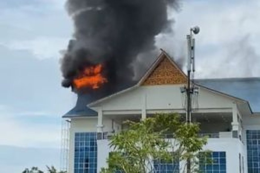 Kantor Dinas PUPR dan Perkim Pemkot Pekanbaru Terbakar