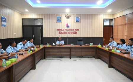 Pimpin Rapat Staf Bulanan Pangkalan Udara Roesmin Nurjadin di Pimpin Langsung Oleh Danlanud