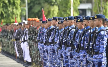 Merayakan Peringatan HUT Ke-79 TNI, Upacara Peringatan di Halaman Kantor Gubernur
