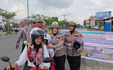 Tim Cooling System DITLANTAS POLDA Riau Edukasi Pengendara di Yos Sudarso Pekanbaru