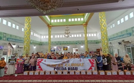 Kasi DIKMAS DITLANTAS POLDA Riau Sosialisasikan KAMTIBMAS dan KAMSELTIBCARLANTAS di Jum'at Curhat