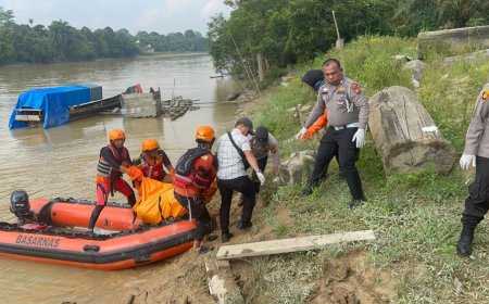 Tim SAR Gabungan Evakuasi Pemancing Lansia Tenggelam di Sungai Kampar
