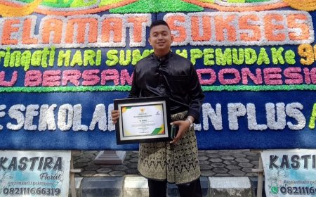 Muhammad Akbar Terima Penghargaan sebagai Pemuda Berprestasi Provinsi Riau