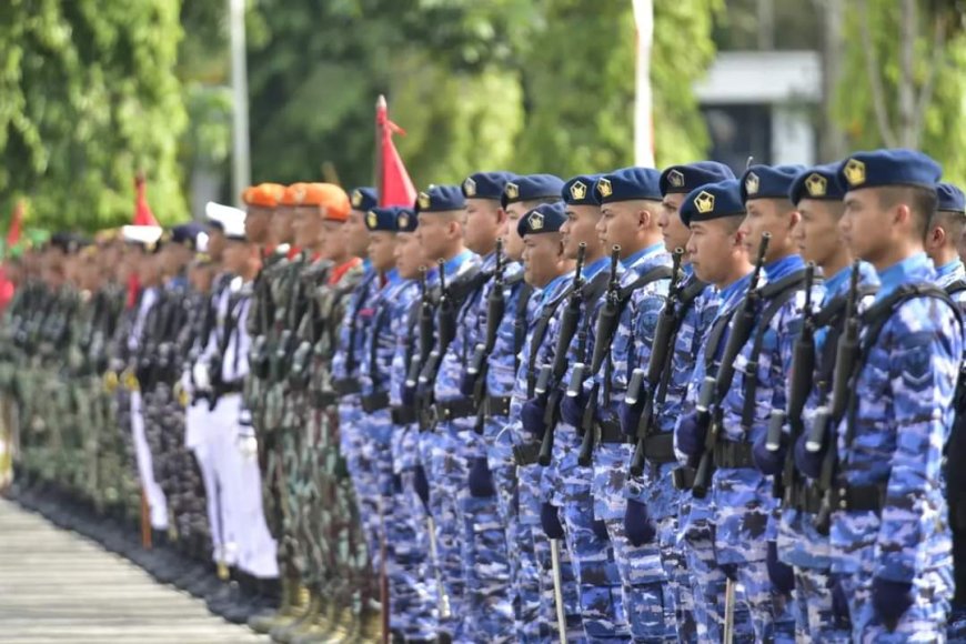Merayakan Peringatan HUT Ke-79 TNI, Upacara Peringatan di Halaman Kantor Gubernur