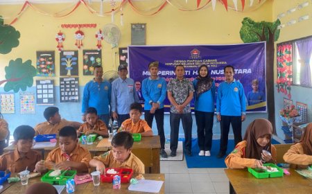 Dukung Program Prabowo, DPD HNSI Riau Makan Bergizi Gratis Bersama Anak Nelayan