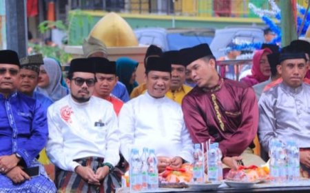 Ginda Burnama Ikuti Pawai dan Ziarah ke Makam Marhum Pekan