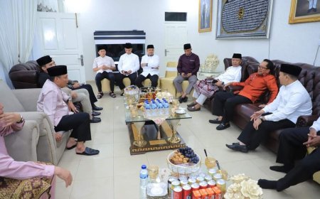 Silaturahmi Ketua DPRD Sabarudi ke Rumah Dinas Wako Pekanbaru Muflihun