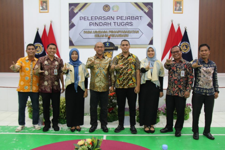 Momen Haru dan Sukacita Bercampur Pelepasan Pindah Tugas Pejabat Lapas Pekanbaru
