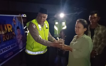 Tim Sahur On The Road DITLANTAS POLDA Riau Sambangi Masyarakat di Pengungsian