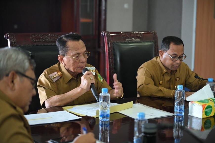 Bupati Rohil Pimpinan Rapat Kerja Bersama Seluruh Kepala Dinas