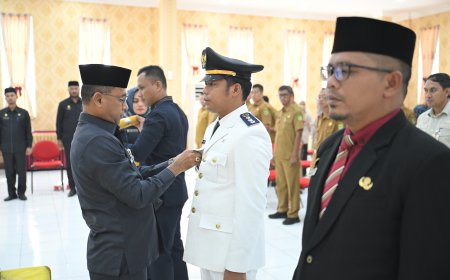 Sekda Rohil Lantik Dua Pejabat Administrator, Fauzi: Profesionalisme dan Responsivitas