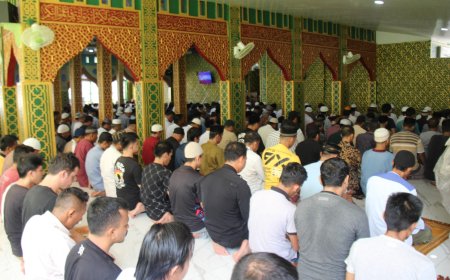 Sholat Jumat Berjamaah di Lapas Pekanbaru Tingkatkan Pembinaan Rohani Bagi WBP