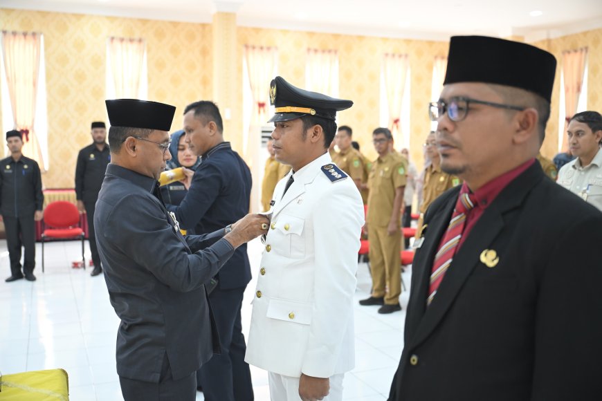 Sekda Rohil Lantik Dua Pejabat Administrator, Fauzi: Profesionalisme dan Responsivitas