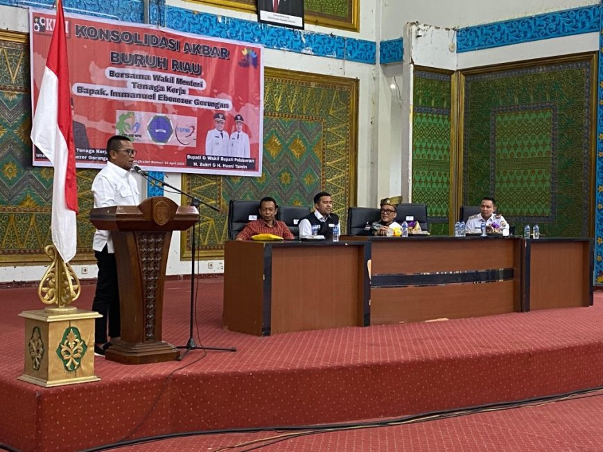 Bupati Pelalawan dan Wamen Tenaga Kerja Lakukan Rapat Konsolidasi Bersama Buruh Riau