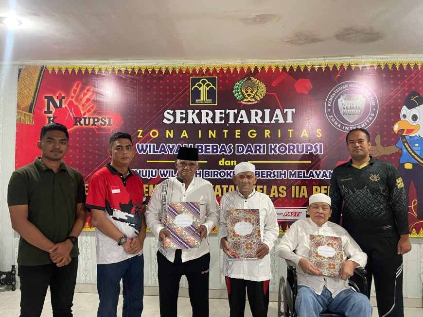 Lapas Pekanbaru Berikan Remisi Kepada 4 Orang Warga Binaan Lansia