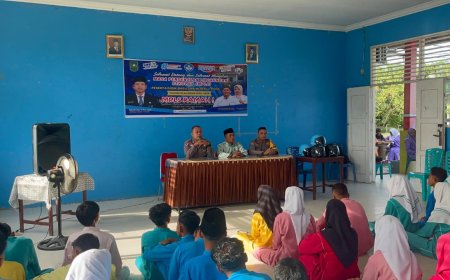 Satlantas dan Satbinmas Polres Kampar Edukasi Keselamatan Lalu Lintas di SMK Negeri 1 Kuok