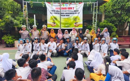 Ditlantas Polda Riau Gelar Police Go To School di SMK PGRI Pekanbaru