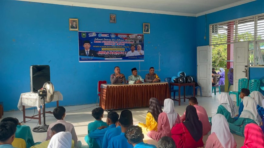 Satlantas dan Satbinmas Polres Kampar Edukasi Keselamatan Lalu Lintas di SMK Negeri 1 Kuok
