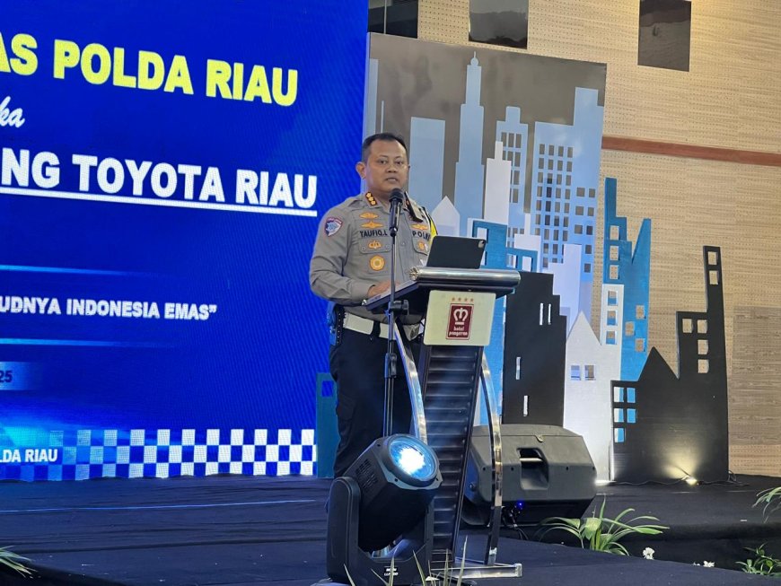 Dirlantas Polda Riau Edukasi Keselamatan Lalu Lintas dalam Fleet Gathering Agung Toyota Riau