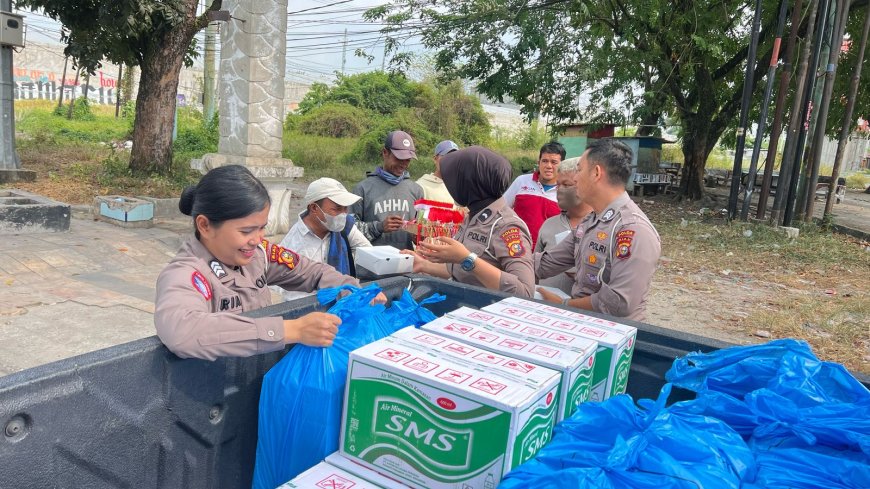 Program Jum’at Barokah: Polantas Riau Berbagi Rezeki Nasi Kotak dan Edukasi di Jam Makan Siang