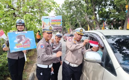 Subdit Kamsel Ditlantas Polda Riau Tebar Semangat Merah Putih kepada Pengendara