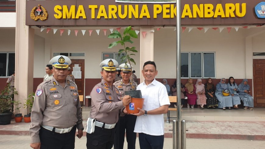 Ditlantas Polda Riau Tanamkan Budaya Tertib dan Cinta Lingkungan Lewat Police Goes To School
