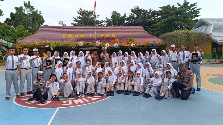 Ditlantas Polda Riau Gelar Police Goes to School & Green Policing di SMAN 12 Pekanbaru