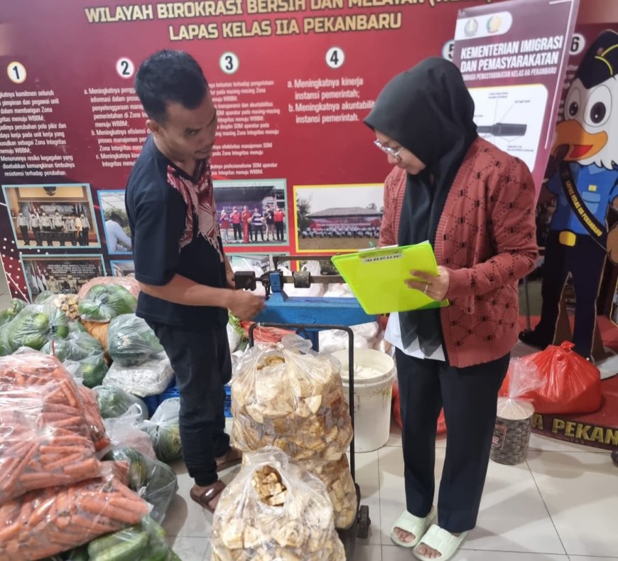 Petugas Lapas Pekanbaru Rutin Melakukan Pemeriksaan Bahan Makanan WBP