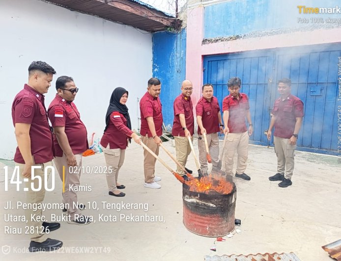 Upaya Perketat Pengawasan, Lapas Pekanbaru Musnahkan Barang Bukti Hasil Razia