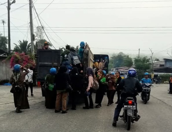 DPRD Siak Larang PT IKPP Perawang Gunakan Truk Terbuka untuk Angkut Karyawan Kontraktor